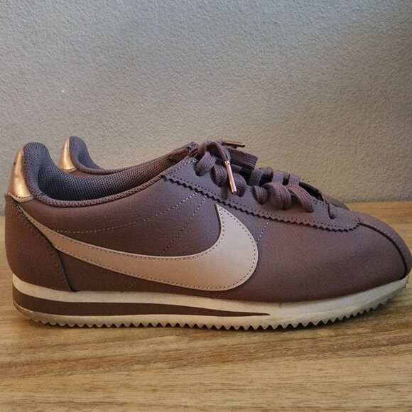 Nike Shoes - Nike Classic Cortez Leather Shoes Womens Size 10 AV4618-200